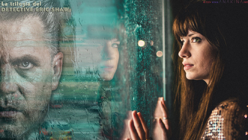 Sfondo della trilogia del detective Eric Shaw: una donna alla finestra mentre fuori piove, il riflesso del volto di un uomo sul vetro