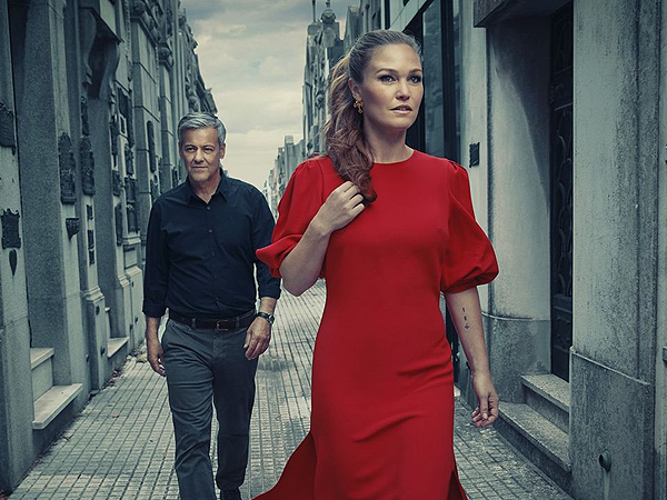 © 2020 Sky Original - Rupert Graves e Julia Stiles in Riviera