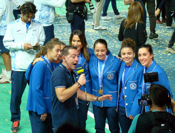 La nazionale italiana femminile di tennis (Lucia Bronzetti, Sara Errani, Tathiana Garbin, Elisabetta Cocciaretto, Jasmine Paolini e Martina Trevisan) alla Billie Jean King Cup 2024 (foto © Rita Carla Francesca Monticelli)